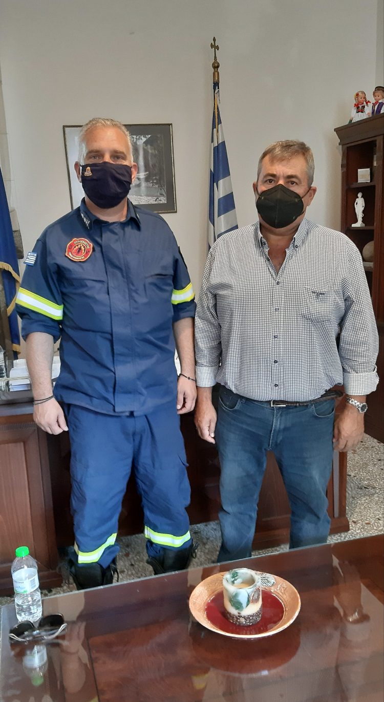 Ο νέος προϊστάμενος του Πυροσβεστικού κλιμακίου Πύλης στον Δήμαρχο Πύλης