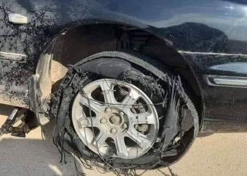 Συμβουλές για τη διακοπή ενός αυτοκινήτου όταν ένα από τα ελαστικά εκραγεί όταν η ταχύτητα υπερβαίνει τα 100 km / h.