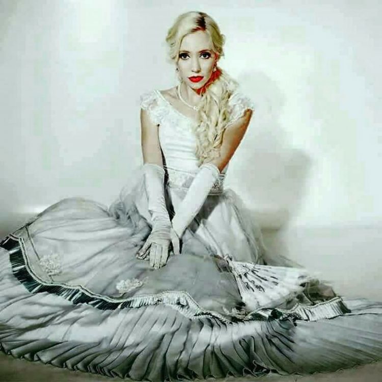 OPERA GALA ΣΤΑ ΤΡΙΚΑΛΑ ME ΤΗΝ ΔΙΑΚΕΚΡΙΜΕΝΗ ΥΨΙΦΩΝΟ ANASTASIJA HOLZ