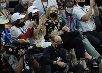 Adele: Η σπάνια εμφάνισή της εντυπωσιάζει