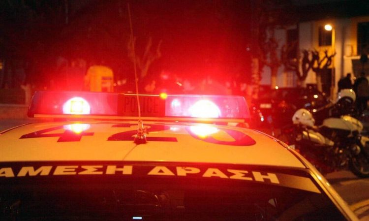 Καλλιθέα: Ηλικιωμένος βρέθηκε καρφωμένος σε κάγκελα έξω από πολυκατοικία