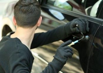 Ο… «ψυχοπονιάρης» 32χρονος που «άνοιξε» 15 αυτοκίνητα στη Λάρισα – Έκανε τις διαρρήξεις, αλλά συμπονούσε και τα θύματα…