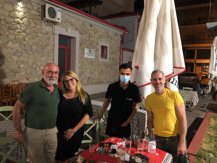 “Ειδικές περιστάσεις” στα Μεζεδοκαμώματα για τους πρωταγωνιστές της παράστασης του ΔΗ.ΠΕ.ΘΕ Κοζάνης στα Τρίκαλα