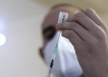 Κορονοϊός: Τι αλλάζει από σήμερα για τους εμβολιασμούς – Ανοίγει η πλατφόρμα για κατ’ οίκον εμβόλια