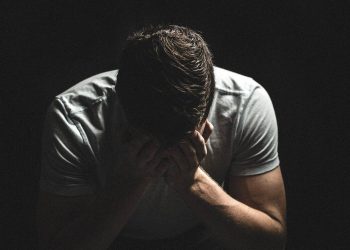 Υποχρεωτικός εμβολιασμός: Τι ισχύει για τους εργαζόμενους σε ιδιωτικό και Δημόσιο τομέα