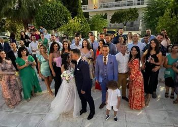 Όρκους αιώνιας πίστης κι αγάπης αντάλλαξαν ο Γιάννης και η Πετρούλα