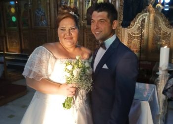 Τα σκαλιά της εκκλησίας ανέβηκαν ο Δημήτρης και η Σοφία