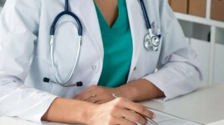 Τρίκαλα: Γιατρός “μαϊμού” απέσπασε από ηλικιωμένη 9.000 ευρώ για χειρουργείο συγγενή-Συνελλήφθη