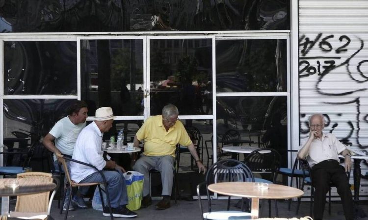 Σύνταξη πριν από τα 62 : Ποιοι θα συνταξιοδοτηθούν από το 2022 με τα ενδιάμεσα όρια ηλικίας