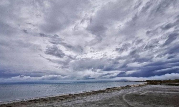 Κακοκαιρία: Η «ψυχρή λίμνη» έφτασε στην Ελλάδα – Πού θα πέσει βροχή και χαλάζι