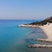 Η εξωτική παραλία της Αχαΐας με την απέραντη χρυσή αμμουδιά