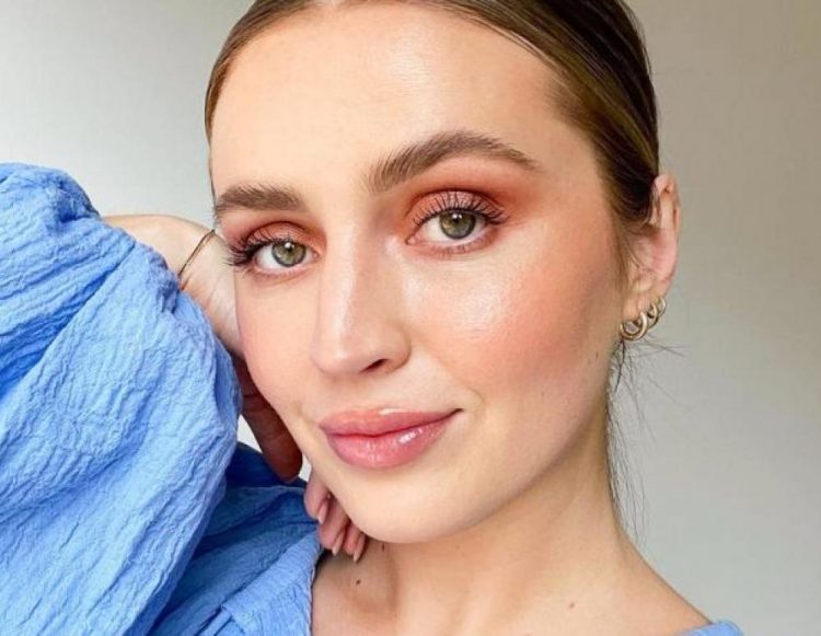 Tα καλύτερα tips για να μην κάνει το concealer γραμμές κάτω από τα μάτια σας