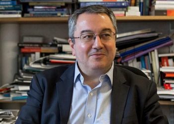 Ο Ηλ. Μόσιαλος απαντά στους Δημάρχους της χώρας