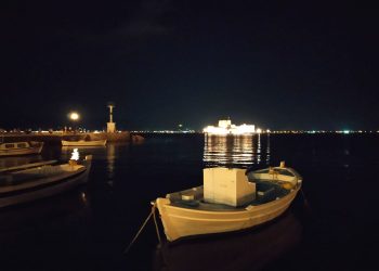 Ρομαντική βραδινή βόλτα στο Ναύπλιο