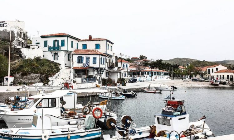 Ταξίδια στα νησιά: Μετά τα πλοία, αλλάζουν οι κανόνες και στα αεροπλάνα – Τι θα ισχύει από Δευτέρα