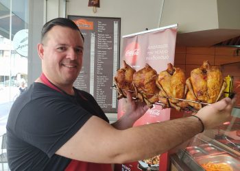  Απολαύστε το πιο καλοψημένο και λαχταριστό κοτόπουλο της πόλης στις Όρνιθες εις την πυράν…