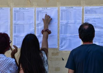Πανελλαδικές 2021: Άνοδος των βάσεων στα «ρετιρέ» – Τα «πάνω» και τα «κάτω» των επιδόσεων
