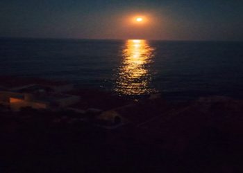 Mαγεύει η πανσέληνος στο κάστρο της Μονεμβασιάς -Εντυπωσιακές εικόνες του trikalaview.gr