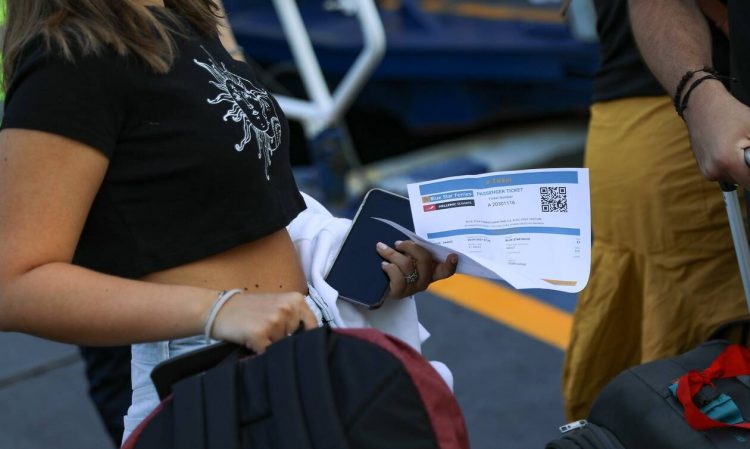 Νέα μέτρα: Όλες οι αλλαγές σε ταξίδια με πλοίο, εστίαση και Δημόσιο – Τι ισχύει από σήμερα