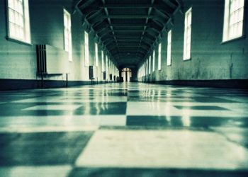 Το έσκασε από την ψυχιατρική του Πανεπιστημιακού Νοσοκομείου Λάρισας και κυκλοφορούσε ελεύθερος – Κυνηγητό με τους αστυνομικούς στην πόλη