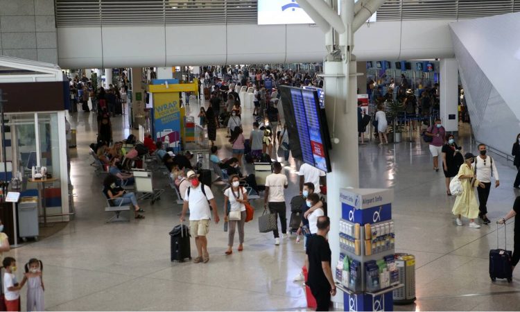 Ταξίδια με πλοία και αεροπλάνα: Πώς θα γίνεται η επιστροφή από τα νησιά – Τι ισχύει με τα self test