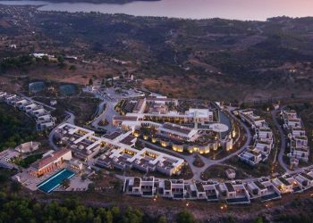 Το ακριβότερο ξενοδοχείο στην Ελλάδα θυμίζει αρχαίο ανάκτορο και δεν βρίσκεται στη Μύκονο, ούτε στη Σαντορίνη