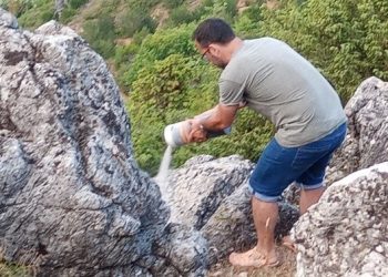 ΣΚΟΡΠΙΖΟΝΤΑΣ ΤΗΝ ΤΕΦΡΑ ΓΑΛΛΟΥ ΦΙΛΕΛΛΗΝΑ ΚΑΙ ΦΥΣΙΟΛΑΤΡΗ ΣΤΟΝ ΟΛΥΜΠΟ