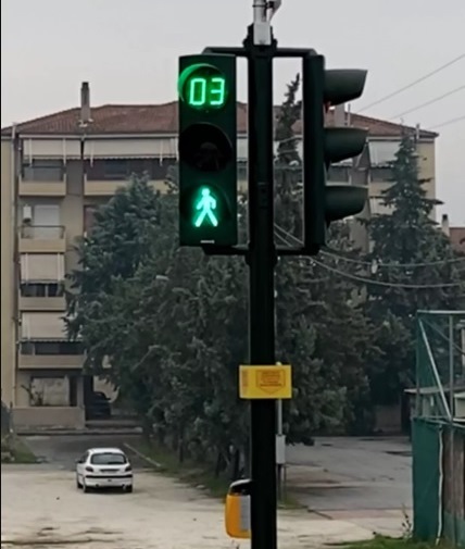 Φωτεινούς σηματοδότες σε κόμβους του οδικού δικτύου της Π.Ε. Λάρισας συντηρεί η Περιφέρεια Θεσσαλίας