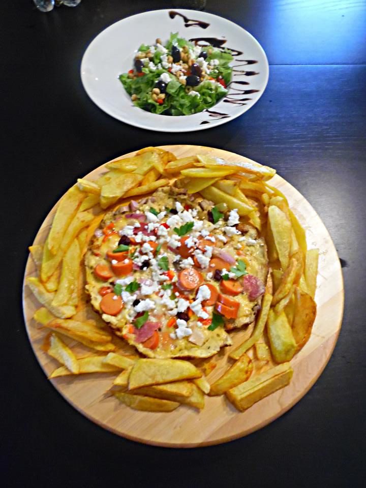 Γεύμα για αρχάριους (Ομελέτα της Έφης & σαλάτα με δημητριακά)