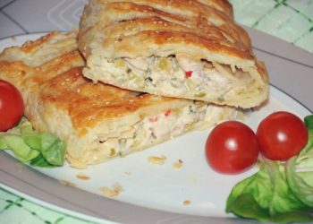 Ζουμερό στρουντελ με κοτόπουλο και κρεμ φρες