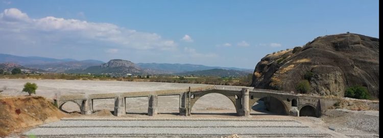 Eργασίες στερέωσης και αποκατάστασης της πέτρινης τοξωτής γέφυρας Σαρακίνας