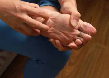 “Καμπανάκι” για πρόβλημα στην καρδιά αν αισθανθείτε έτσι τα πόδια σας