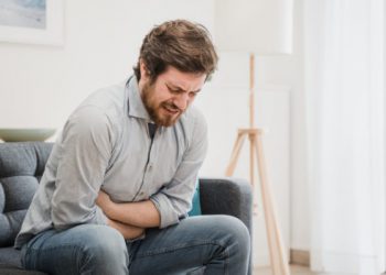 Λαμβλίαση: Προσοχή αν έχετε φούσκωμα, ναυτία, ή διάρροια – Πότε οφείλεται σε παράσιτα!
