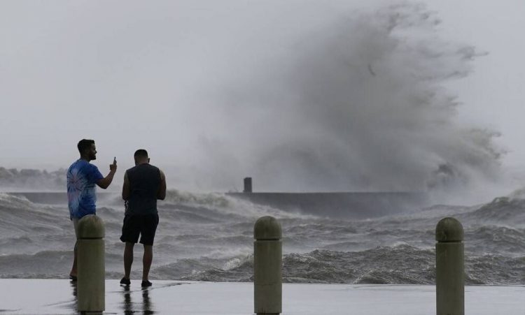 Τυφώνας Άιντα: Σε κατάσταση καταστροφής κήρυξε τη Λουιζιάνα ο Μπάιντεν – Συγκλονιστικές εικόνες