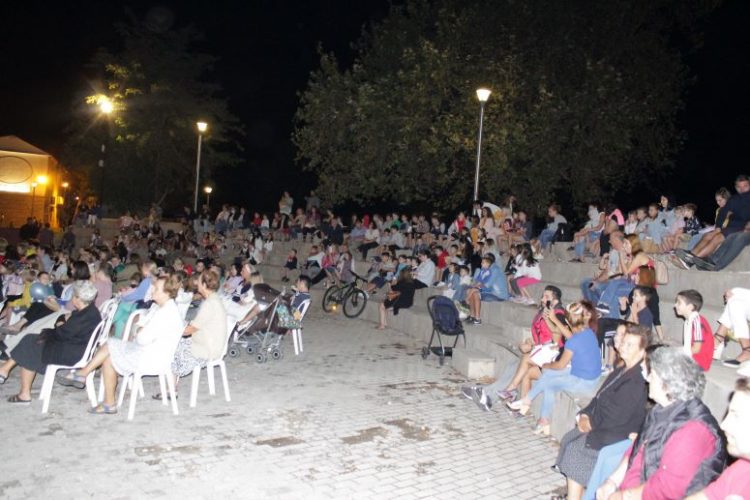Πραγματοποιήθηκε στην Πύλη η παράσταση «ο καραγκιόζης με το ποδήλατο»