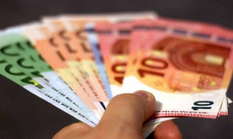 Κατώτατος μισθός: Πόση αύξηση θα λάβουν οι εργαζόμενοι – Τι ισχύει για τις τριετίες