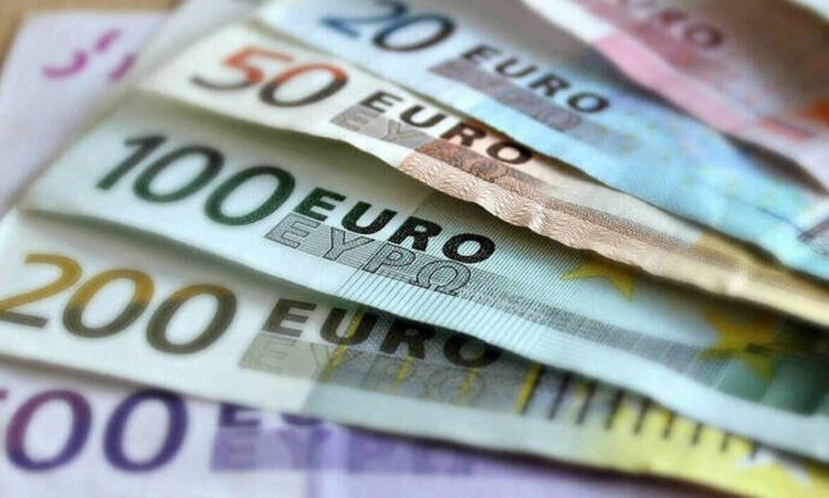 Κατώτατος μισθός: Πότε και πόση αύξηση θα λάβουν οι εργαζόμενοι – Αναλυτικά τα ποσά