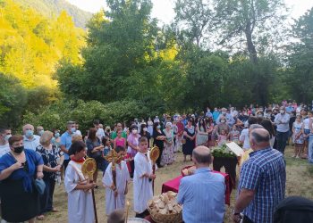 Κατάνυξη στον Εσπερινό για την Κοίμηση της Θεοτόκου στο ομώνυμο μοναστήρι στο Μέτσοβο