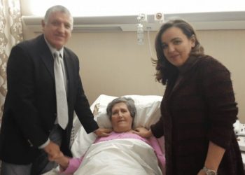 Ελληνίδα γιαγιά γέννησε στα 67 γέννησε την εγγονή της