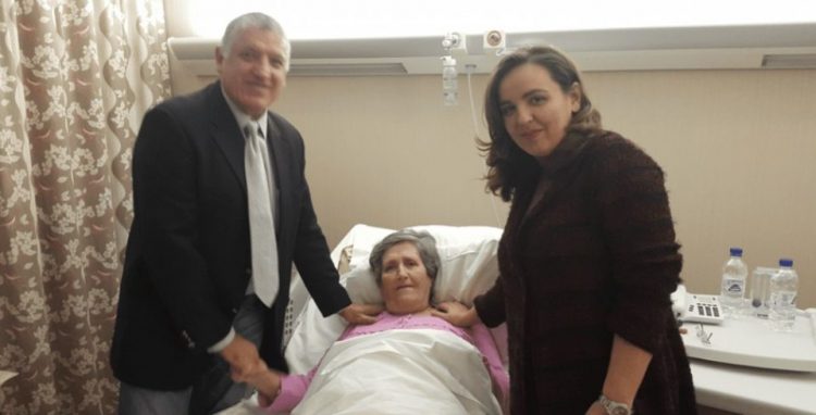 Ελληνίδα γιαγιά γέννησε στα 67 γέννησε την εγγονή της