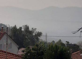 Ο καπνός από την κόλαση της Εύβοιας έφτασε στα Τρίκαλα