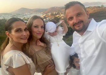 Στο Σπήλαιο της Αποκάλυψης βάφτισαν τη μικρή Μελίνα ο αντιδήμαρχος Άκης Αναστασίου και η σύζυγός του