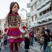150 λουλούδια για τη μικρή Αμάλ και την προσφυγιά στα Τρίκαλα