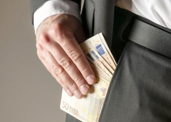 Προσποιούνται τους δασκάλους για να πουλήσουν ημερολόγια
