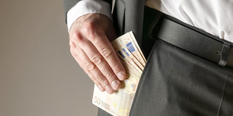 Προσποιούνται τους δασκάλους για να πουλήσουν ημερολόγια