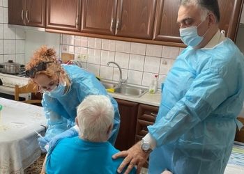 Εμβολιασμοί κατ’ οίκον από το  εμβολιαστικό κέντρο της Πύλης