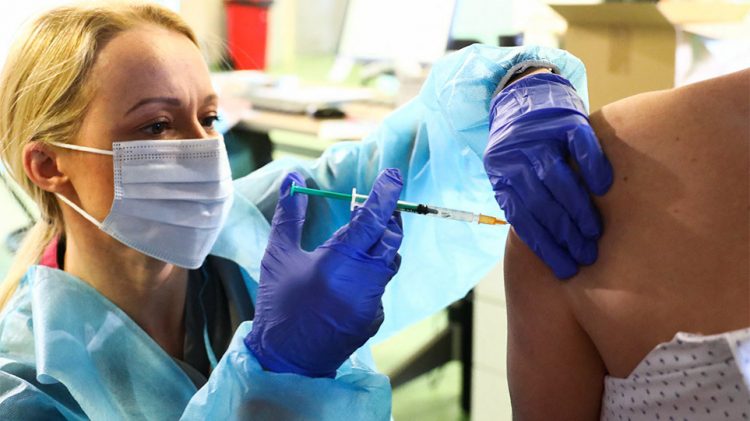 Συνεχίζεται ο κατ ‘ οίκον εμβολιασμός από το εμβολιαστικό κέντρο Πύλης
