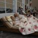 Φωτιά στην Εύβοια: Η φωτογραφία του ζεύγους των ηλικιωμένων που αποτυπώνει το δράμα των πυρόπληκτων