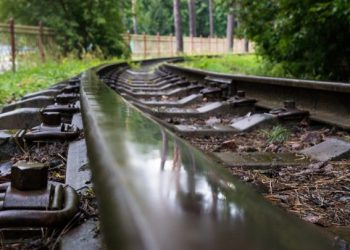 Τραγωδία: Πέθανε η γυναίκα που παρασύρθηκε από τρένο στη Λάρισα