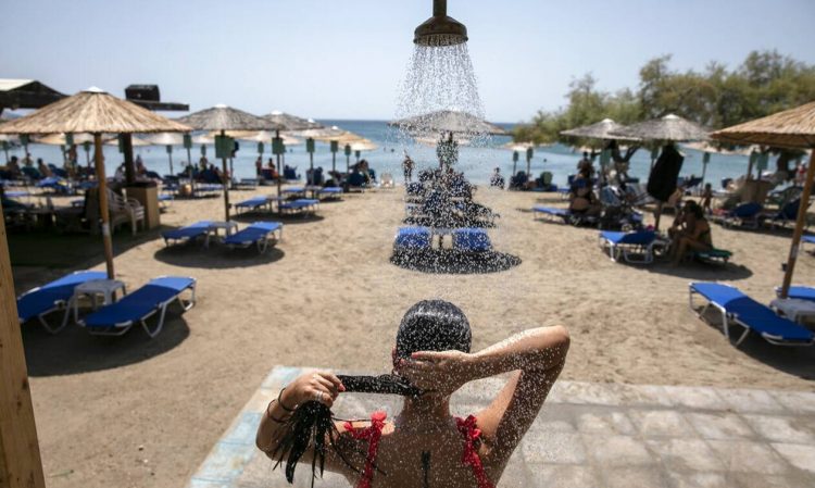 Καιρός: Ιστορικός καύσωνας σαρώνει τη χώρα – Η θερμοκρασία θα ξεπεράσει τους 45 βαθμούς